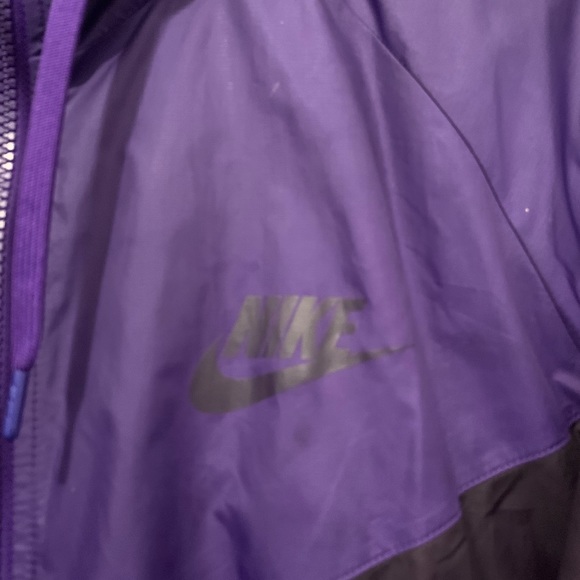 Nike women’s two-tone color block windbreaker! - Picture 2 of 5